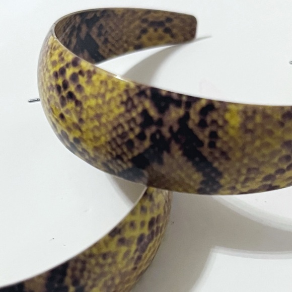 Large round earrings - Picture 2 of 3